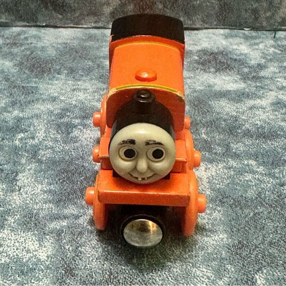 Thomas & Friends Billy Orange Train - Picture 6 of 6